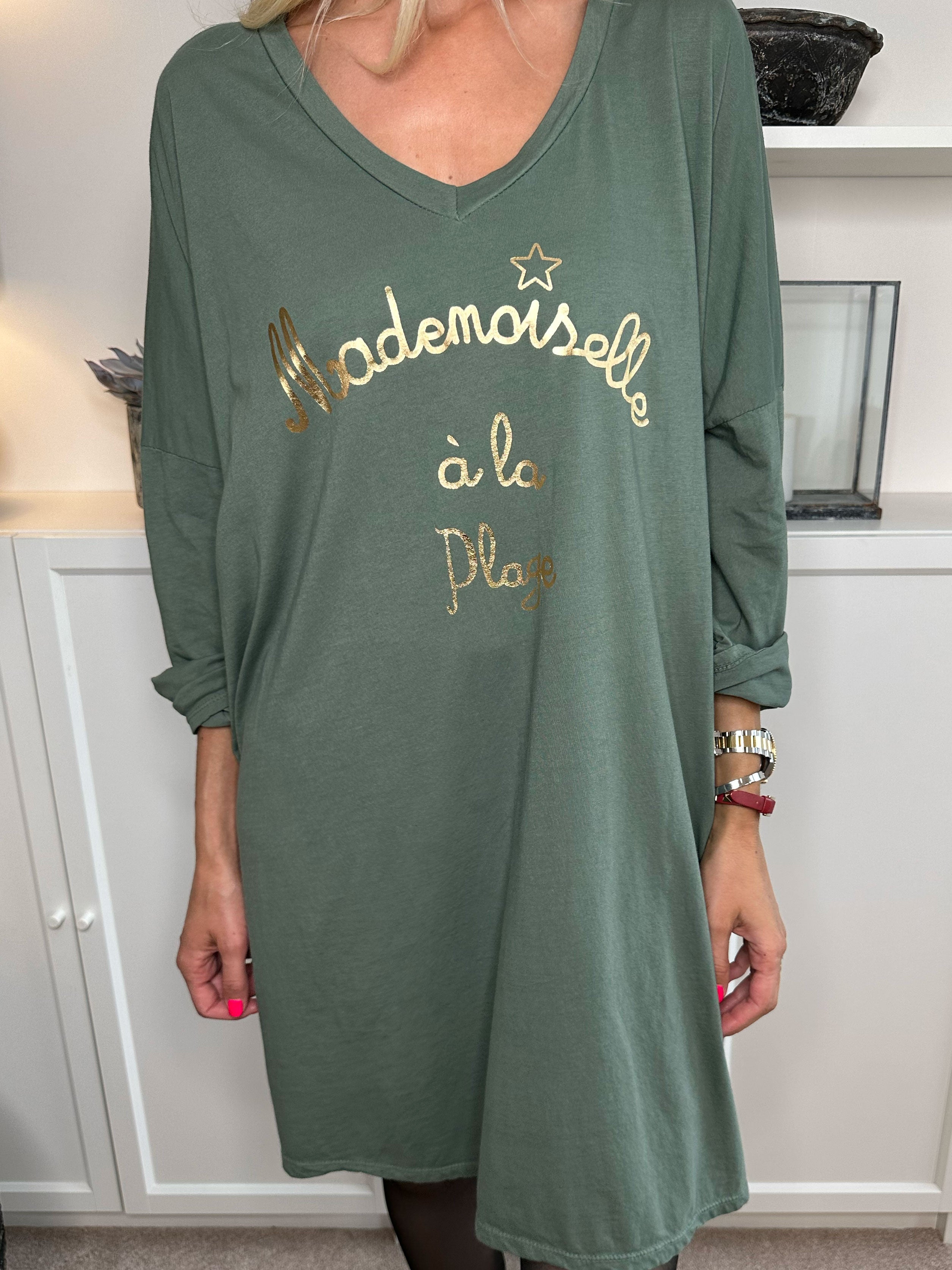 Bree Long Sleeve - Kjole i bomuld med guld tekst foran